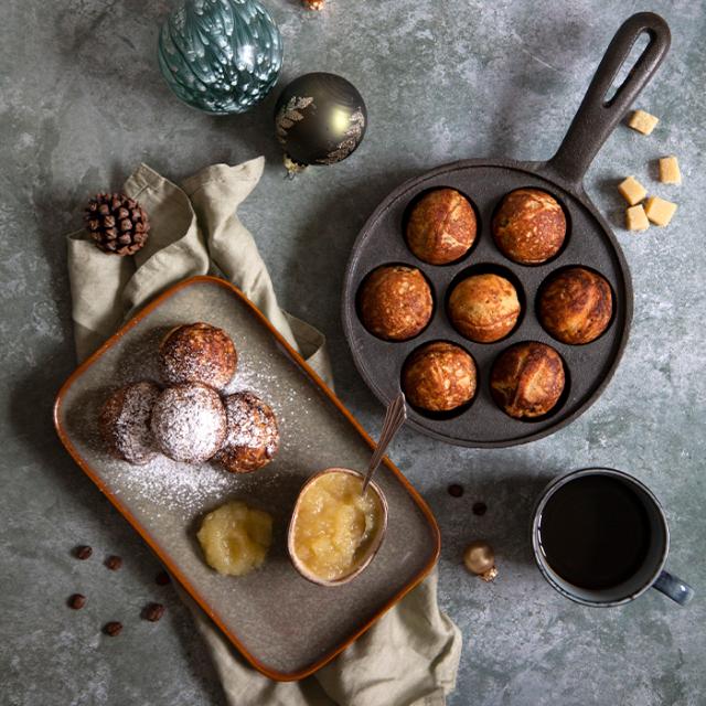 luksus æbleskiver med lækkert fyld og kaffe