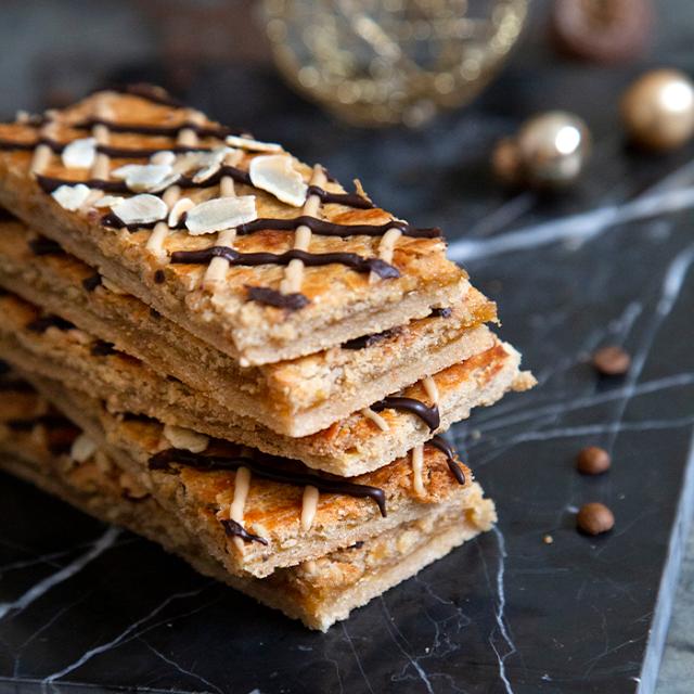 snitter pyntet med glasur med kaffe