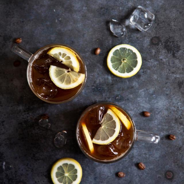 køl ned med en iskolde kaffelemonade