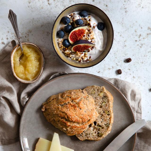 lækre sprøde morgenboller med kaffegrums
