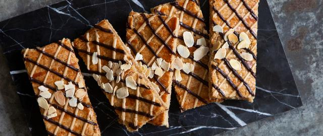 julesnitter med abrikosmarmelade og kaffeglasur